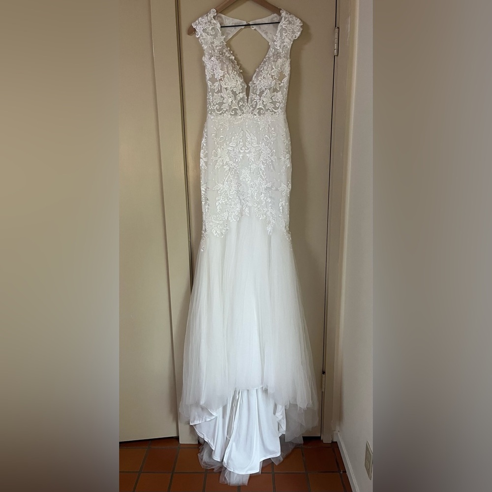Elegant White Lace Wedding Dress